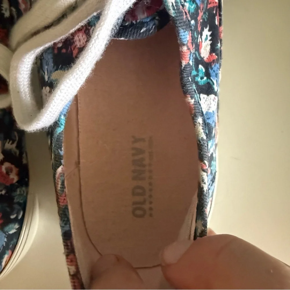Old Navy Girls Floral Canvas Sneakers Navy Multicolor Lace-Up Size 4
